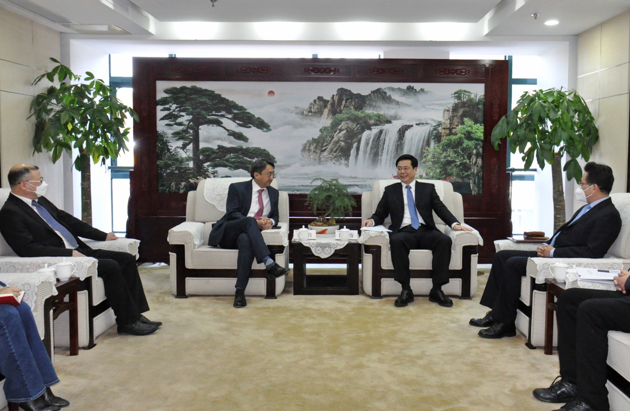 省商务厅领导会见法国道达尔能源集团中国区主席赵伟良